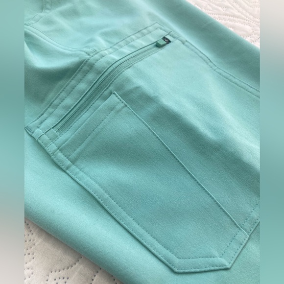 Figs Scrub Pants Yola™️ Skinny Scrub Pant Jade* Size Medium - Picture 13 of 16